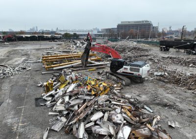 Large building demolition with sorting and recycling