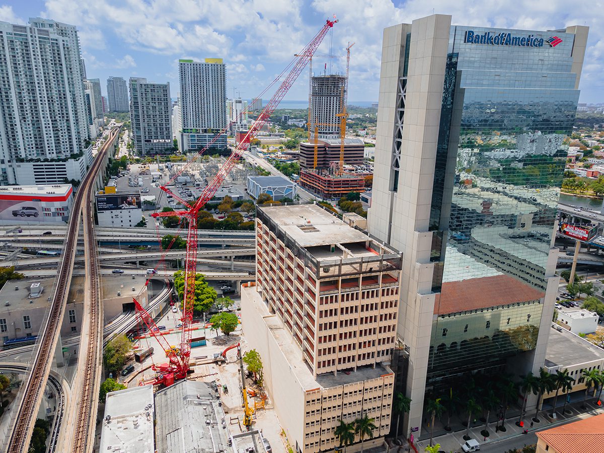 demolition in downtown Miami, Crane used for demolition in Miami